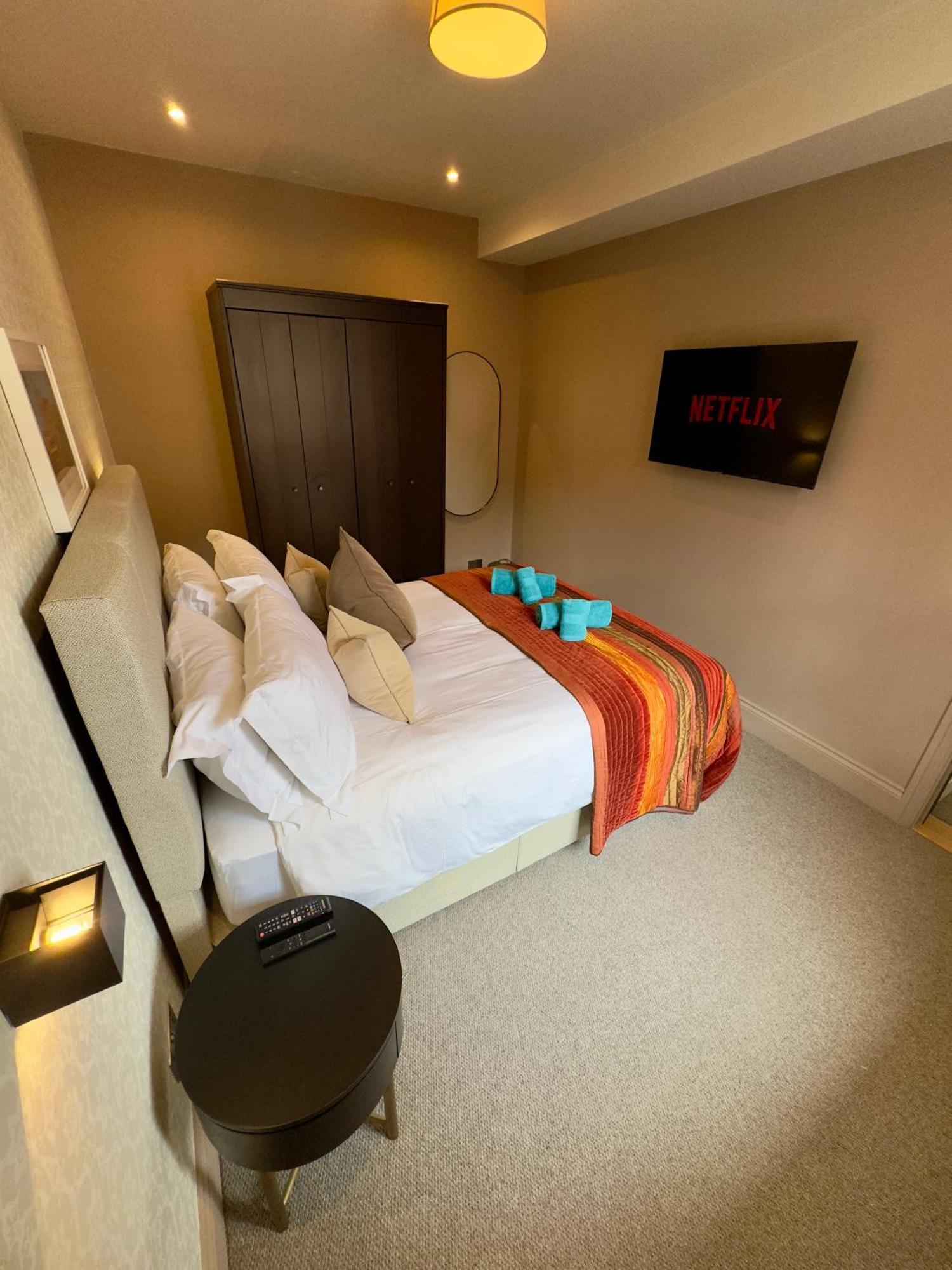 Ferienwohnung Romeo'S Arch High End Luxury In Centre Of Stratford With Parking Exterior foto