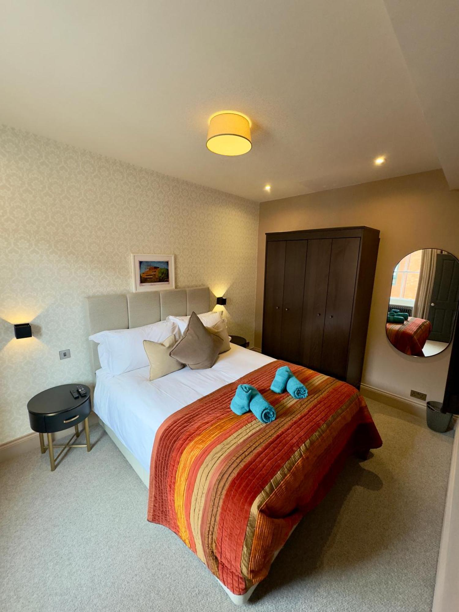 Ferienwohnung Romeo'S Arch High End Luxury In Centre Of Stratford With Parking Exterior foto