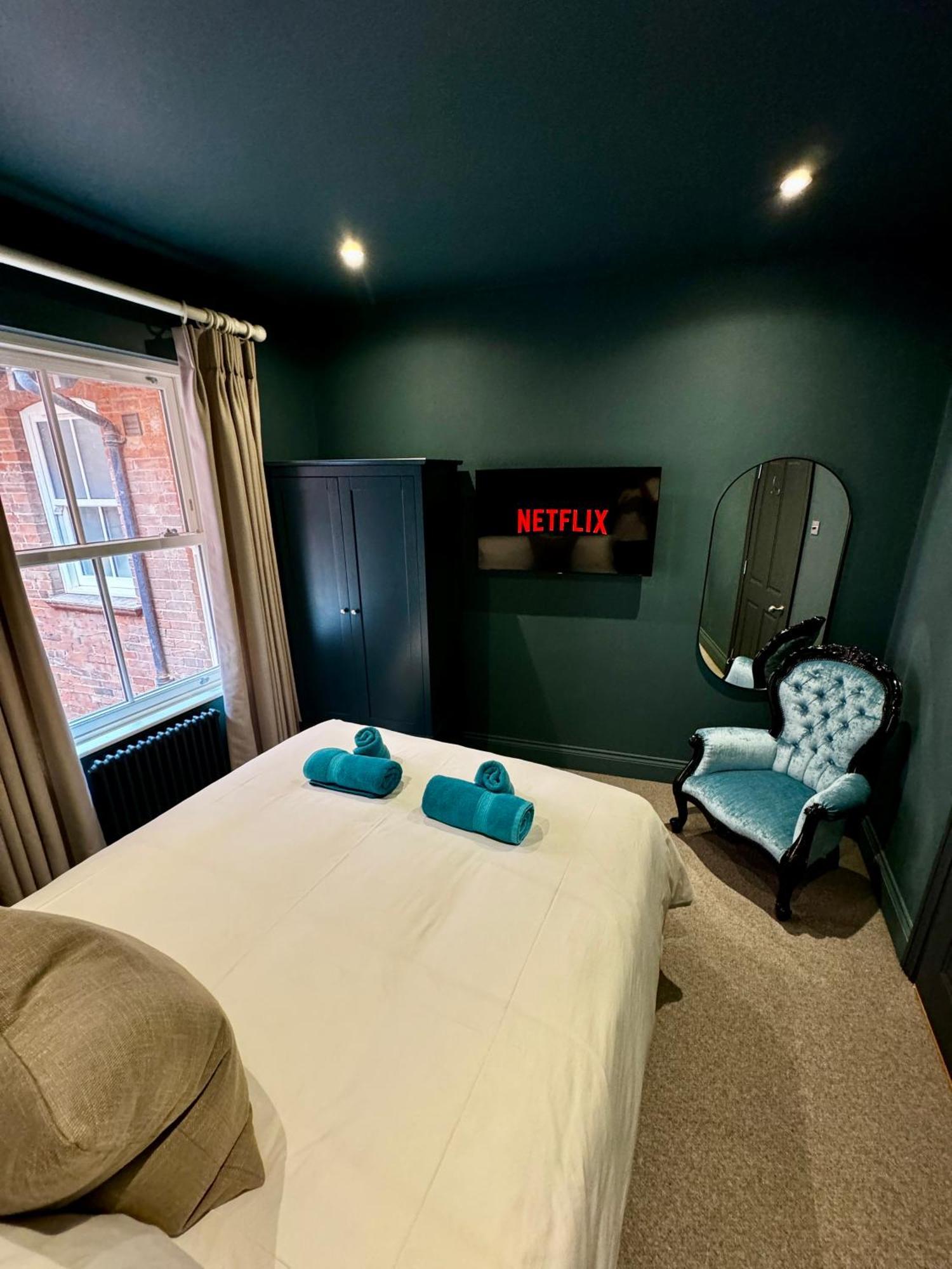 Ferienwohnung Romeo'S Arch High End Luxury In Centre Of Stratford With Parking Exterior foto