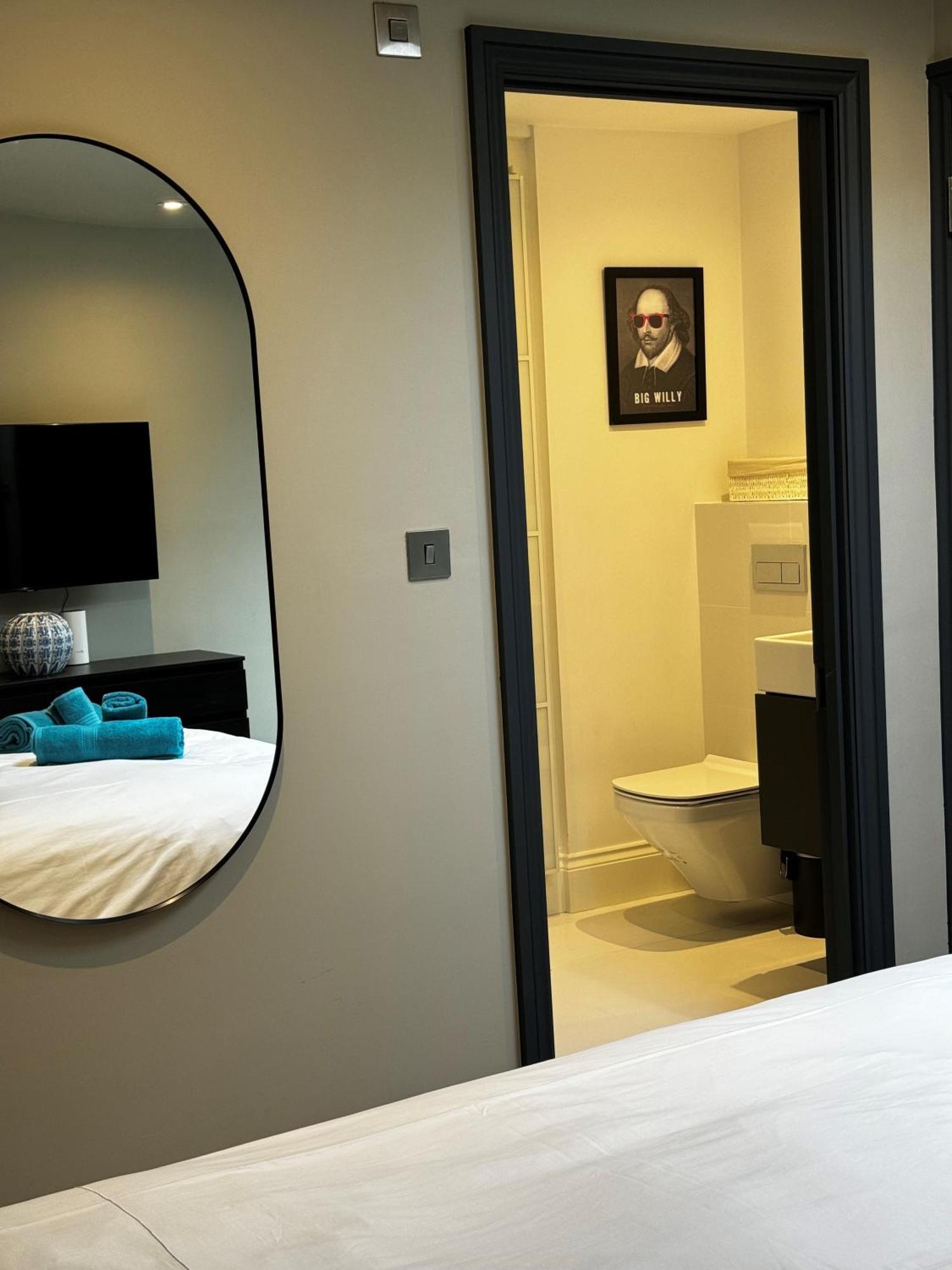 Ferienwohnung Romeo'S Arch High End Luxury In Centre Of Stratford With Parking Exterior foto