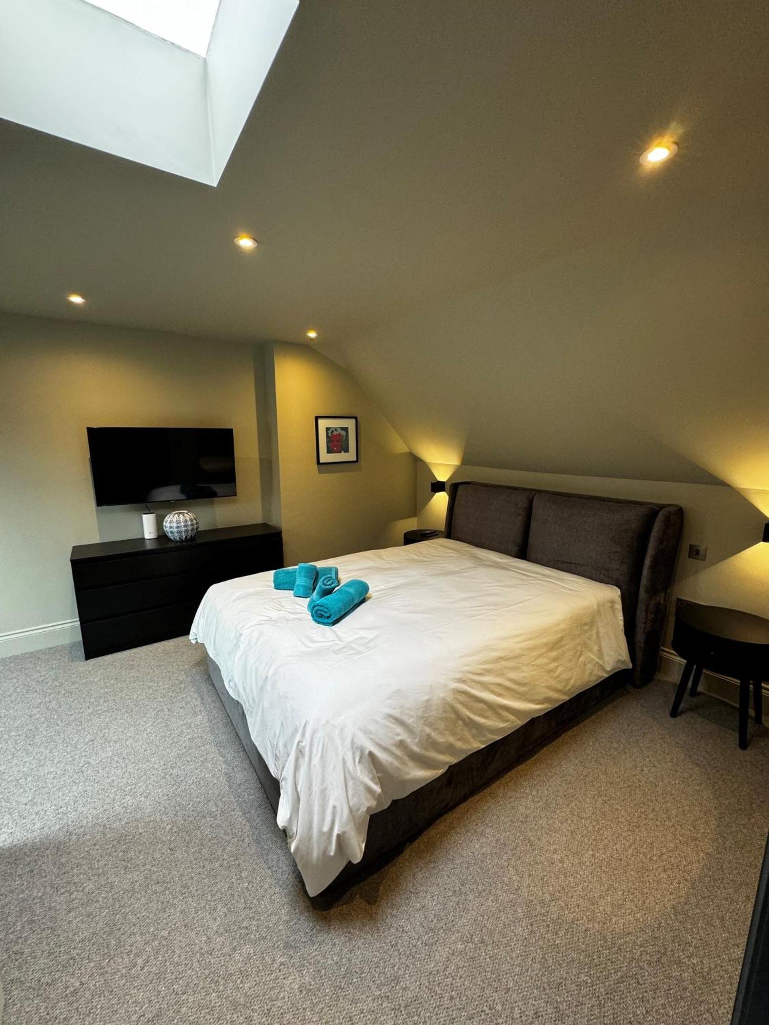 Ferienwohnung Romeo'S Arch High End Luxury In Centre Of Stratford With Parking Exterior foto