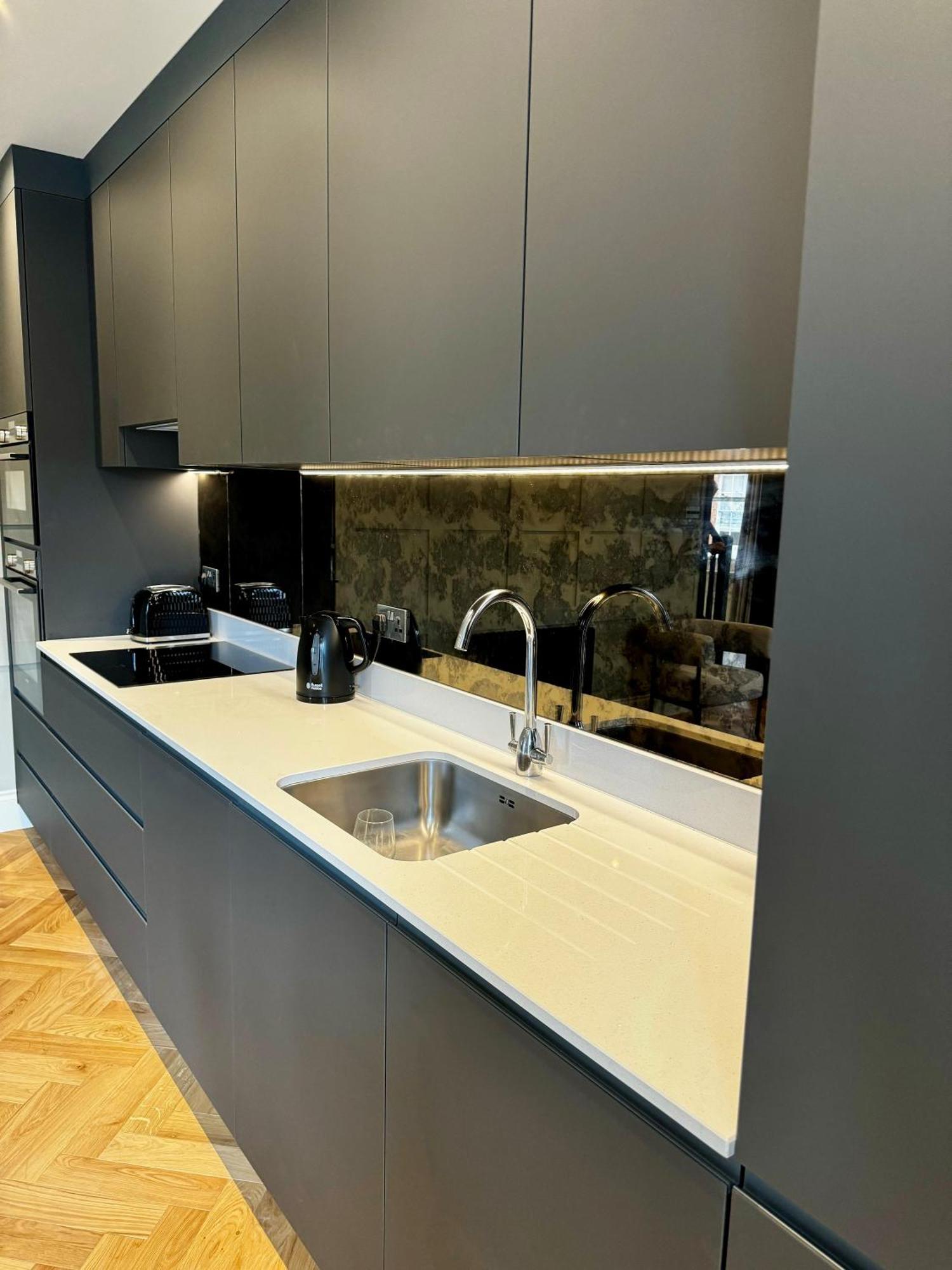 Ferienwohnung Romeo'S Arch High End Luxury In Centre Of Stratford With Parking Exterior foto