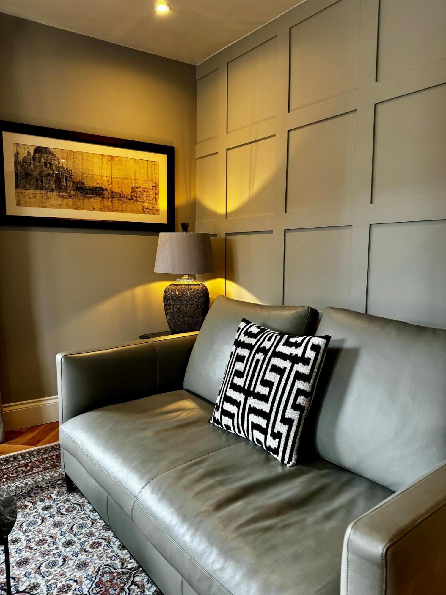Ferienwohnung Romeo'S Arch High End Luxury In Centre Of Stratford With Parking Exterior foto